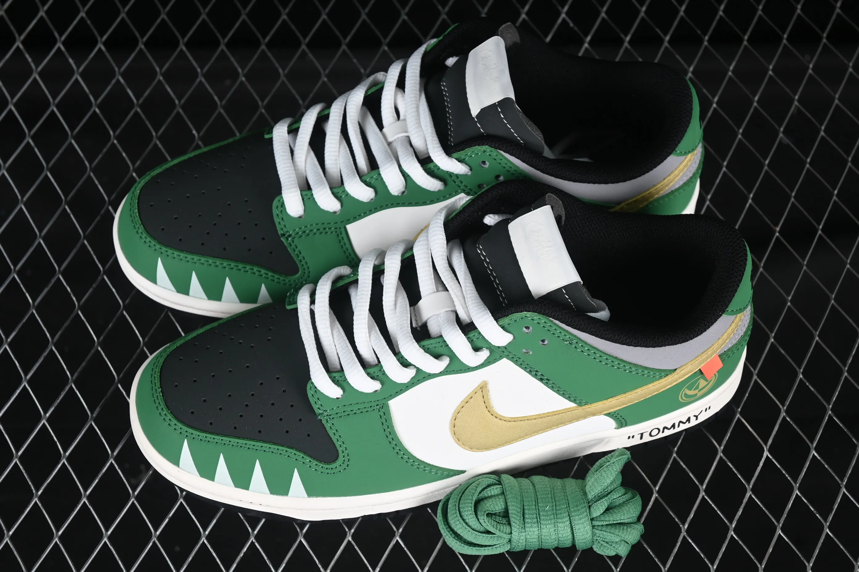 All Categories Nk SB Dunk Series Nk SB Dunk Low High-end Customized Low-top Shoes Nike SB Dunk Low Power Rangers Series Allosaurus Color Low-top Casual Sports Skateboard Shoes ZZ1998-006